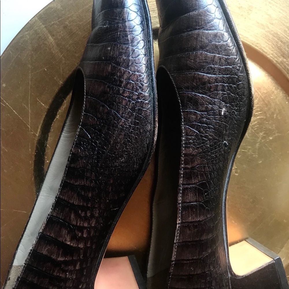 VINTAGE BROWN CROCODILE PUMPS